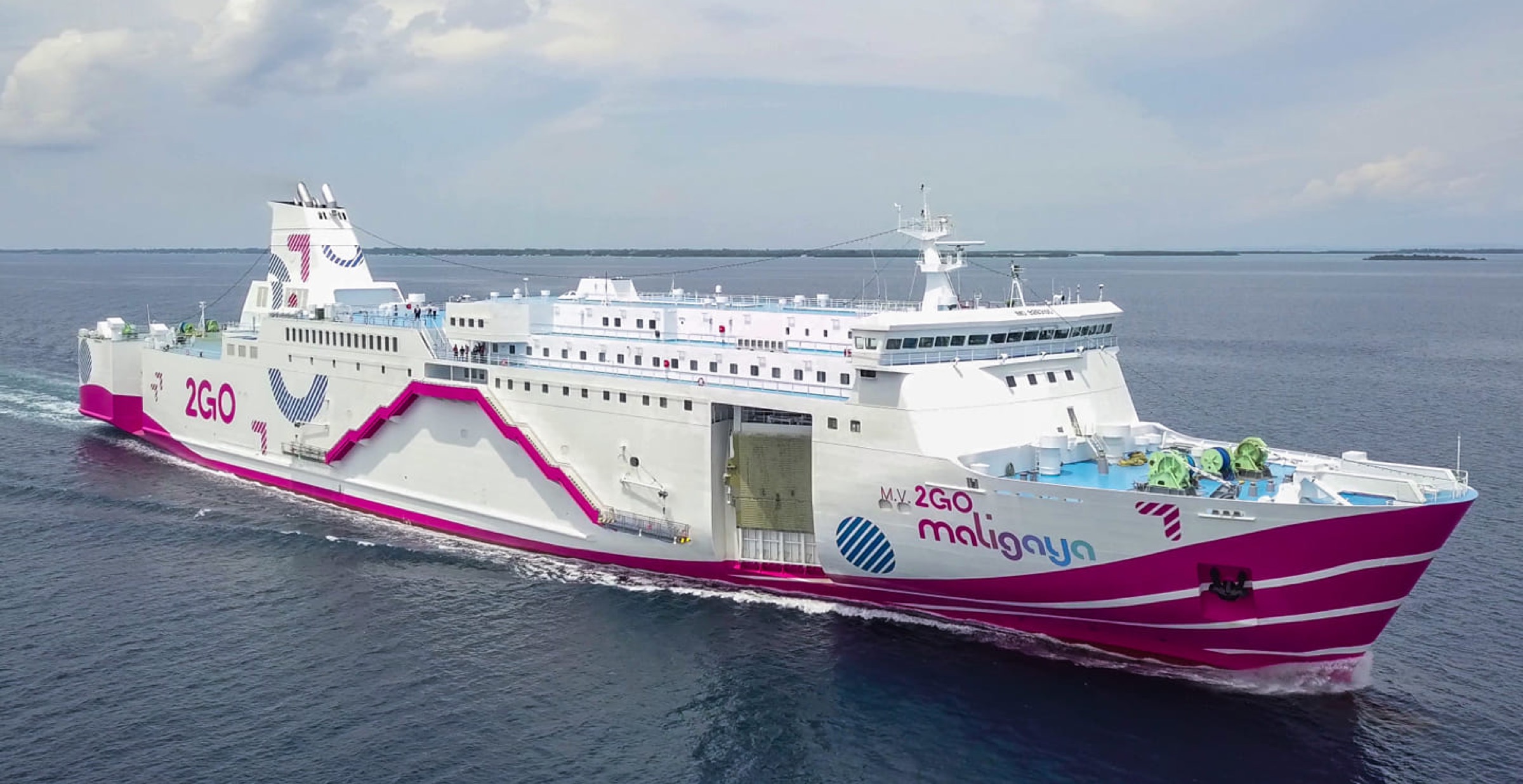 島と島を結ぶ2GOの旅客船
