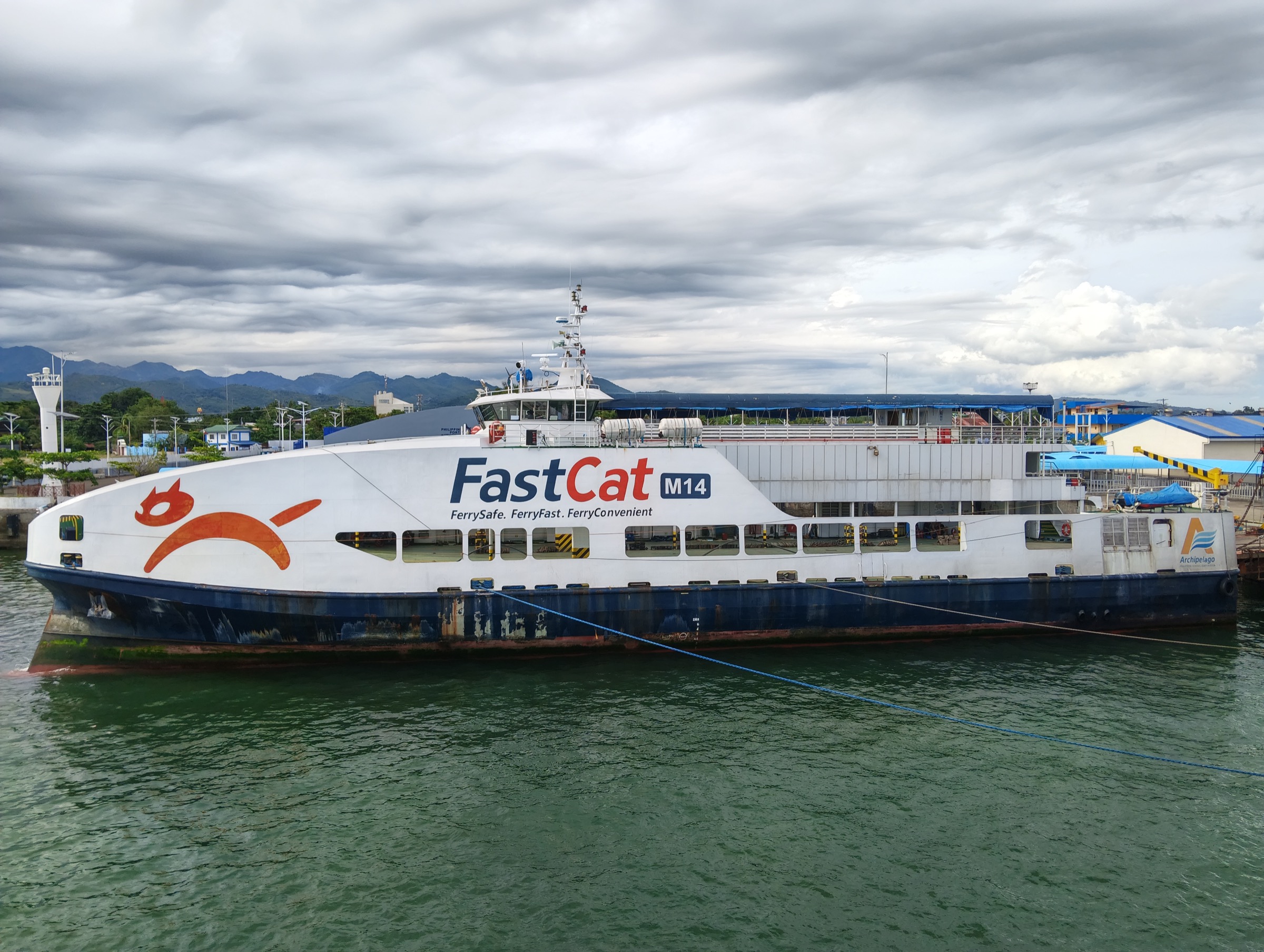 車両も載せられるFastCatのRoRoフェリー